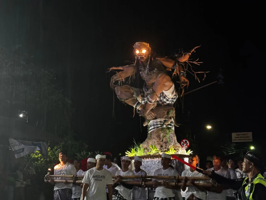 Parade Ogoh-Ogoh Desa Megati Tahun Caka 1948 Berlangsung Meriah